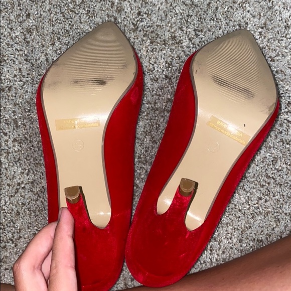 Red Velvet Heel - Picture 3 of 3
